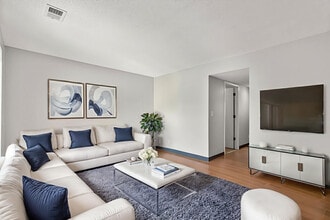 Country Hill in Cedar Rapids, IA - Building Photo - Building Photo