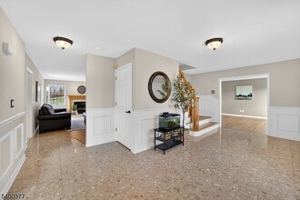 7 Sun Valley Way in Washington Township, NJ - Building Photo - Building Photo