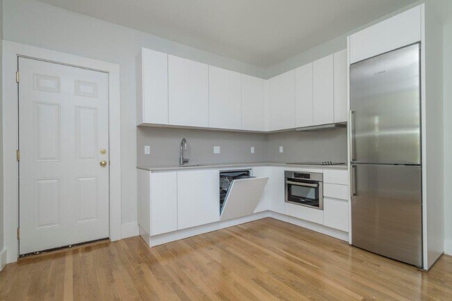 31 South St, Unit 12 in Boston, MA - Building Photo - Building Photo