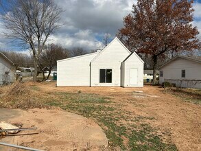 1506 W Meadowmere St in Springfield, MO - Foto de edificio - Building Photo