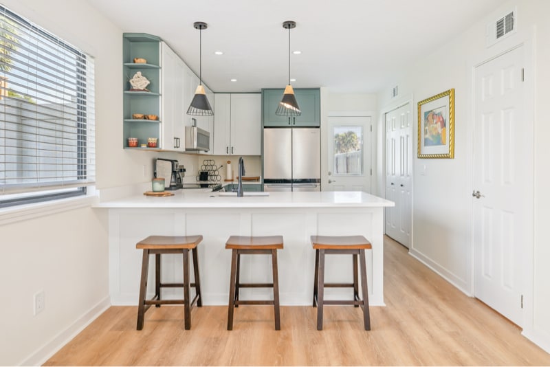 563 6th Ave S in Jacksonville Beach, FL - Building Photo