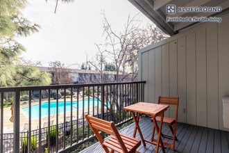 877 Heatherstone Way in Mountain View, CA - Building Photo - Building Photo
