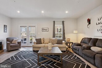 6012 Pecking Stone St in New Market, MD - Foto de edificio - Building Photo