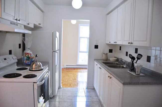 2020-2077 Barsuda Drive Apartments