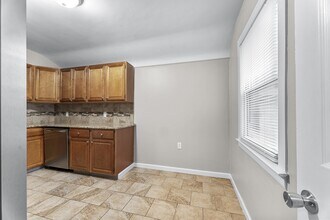 2010 London Ave in Lincoln Park, MI - Building Photo - Building Photo