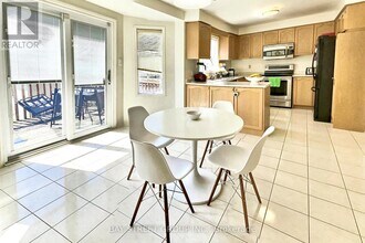 920 College Manor Dr in Newmarket, ON - Building Photo - Building Photo