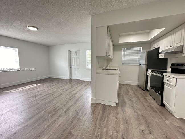 3660 NE 11th Ave