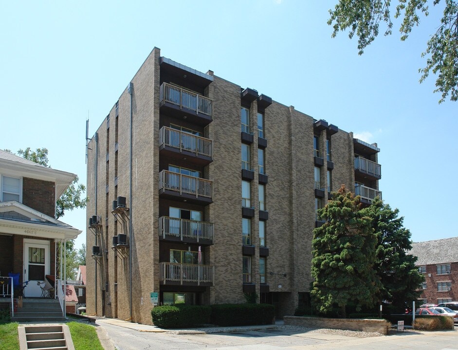 Tiffany Tower Apartments in Omaha, NE - Building Photo