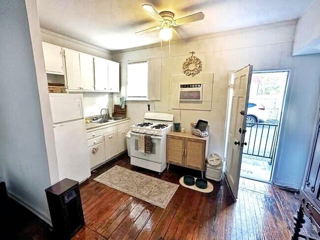 199 Spring St in Charleston, SC - Foto de edificio - Building Photo