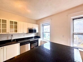 19 South St, Unit 11 in Boston, MA - Building Photo - Building Photo