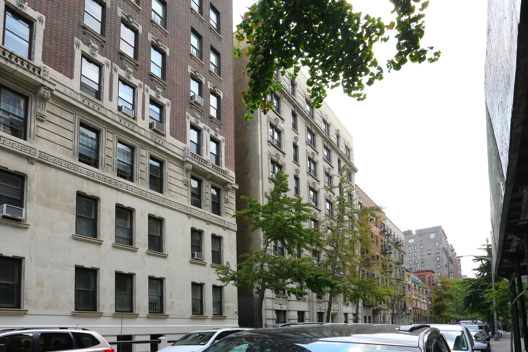 355 W 85th St in New York, NY - Building Photo