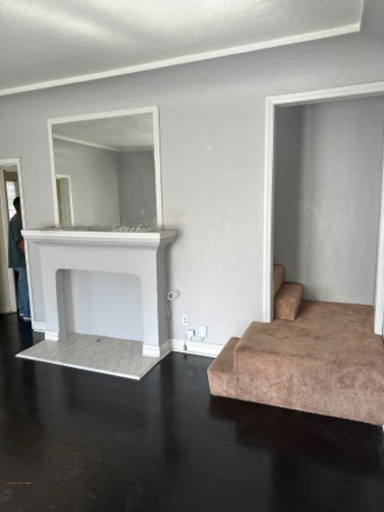 3221 W 43rd Pl in Los Angeles, CA - Building Photo