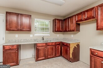 3746 Natrona Ct in Ellenwood, GA - Foto de edificio - Building Photo