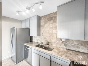 6811 Alvarado Rd in San Diego, CA - Building Photo - Building Photo