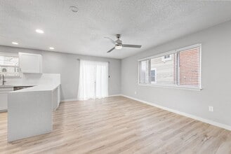 3921 WYANDOTTE in Kansas City, MO - Foto de edificio - Building Photo