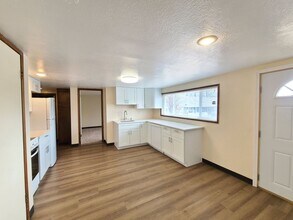 302 N Argonne Rd in Spokane Valley, WA - Foto de edificio - Building Photo