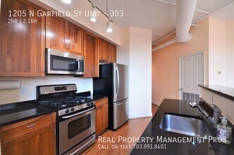 1205 N Garfield St in Arlington, VA - Building Photo - Building Photo