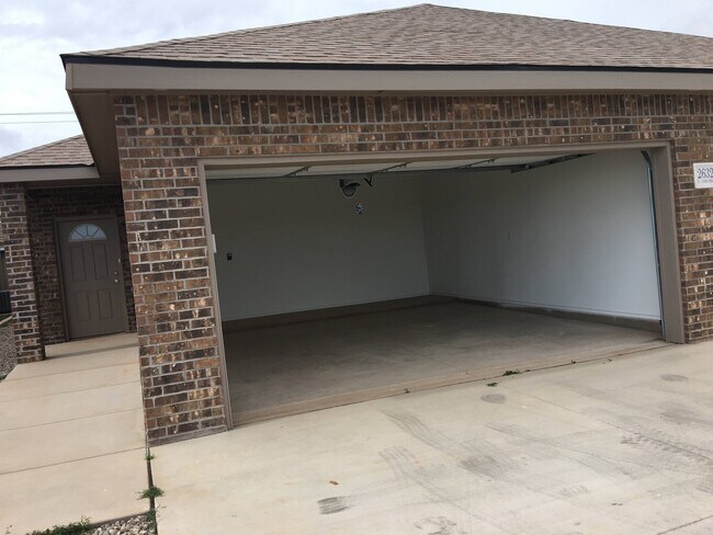 2632 E 14th St, Unit B