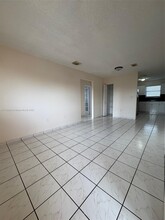 231 E 7th St in Hialeah, FL - Building Photo - Building Photo