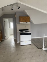 12-14 Pendleton St, Unit Pendleton in Cranston, RI - Building Photo - Building Photo