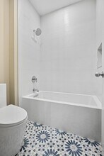 6104 Montevista Dr SE in Auburn, WA - Building Photo - Building Photo