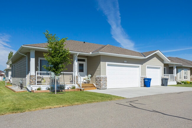 1020 Third St SW in Black Diamond, AB - Building Photo - Building Photo