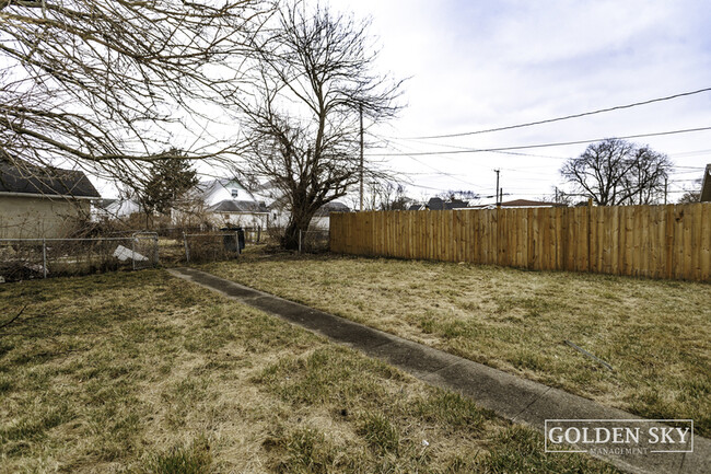 1205 E 6th St in Muncie, IN - Foto de edificio - Building Photo