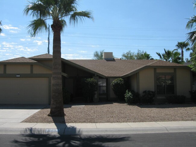 10851 E Becker Ln in Scottsdale, AZ - Foto de edificio - Building Photo