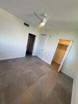 16395 Biscayne Blvd in North Miami Beach, FL - Building Photo