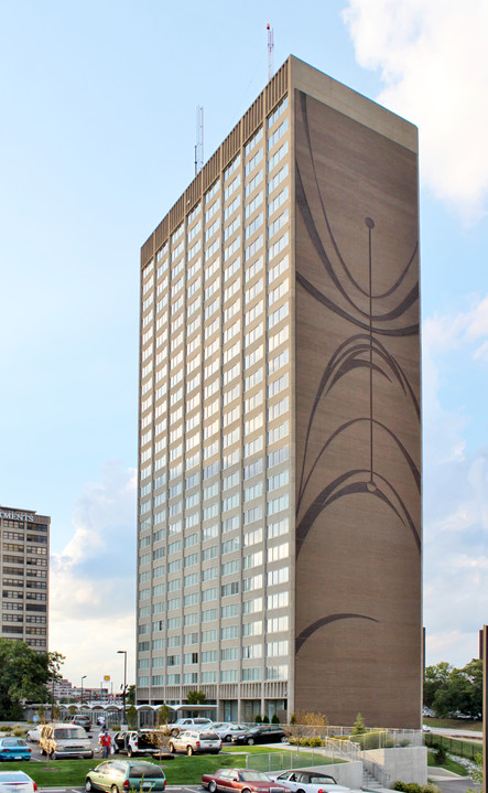 Council Tower Senior Living in St. Louis, MO - Foto de edificio