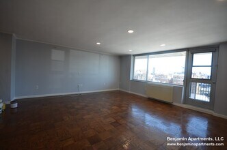 77 Monmouth St, Unit 1 in Brookline, MA - Building Photo - Building Photo