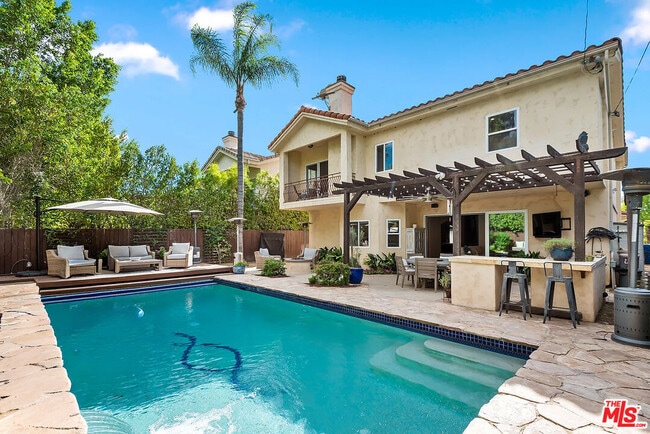 property at 4724 Noble Ave