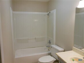 333 Briarwood Dr in New Braunfels, TX - Building Photo - Building Photo