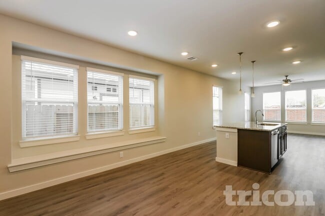 2407 Foster Hl Rd in Richmond, TX - Foto de edificio - Building Photo