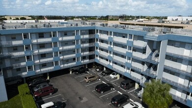 1655 W 44th Pl in Hialeah, FL - Building Photo - Building Photo