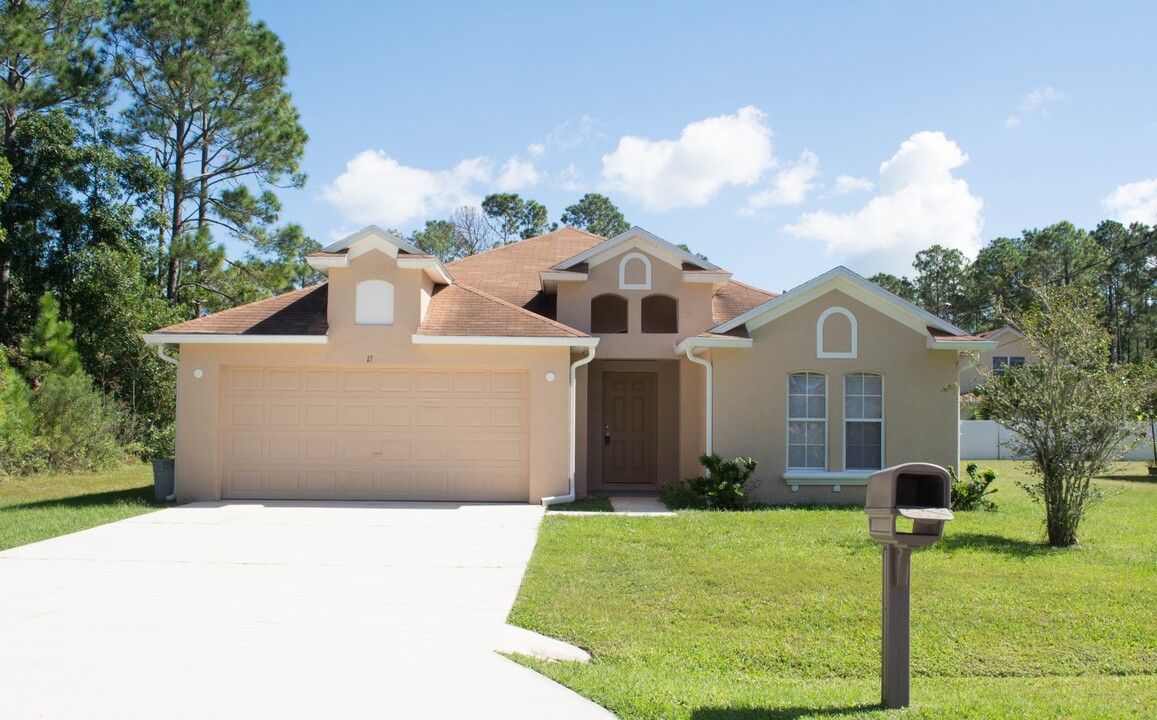 15 Roxland Ln in Palm Coast, FL - Building Photo