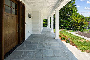 25 Hillcrest Rd in New Canaan, CT - Foto de edificio - Building Photo