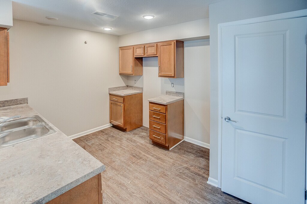 McKay Manor Breese, IL Apartments