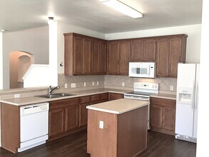 109 Castle Dr in Hutto, TX - Building Photo - Building Photo
