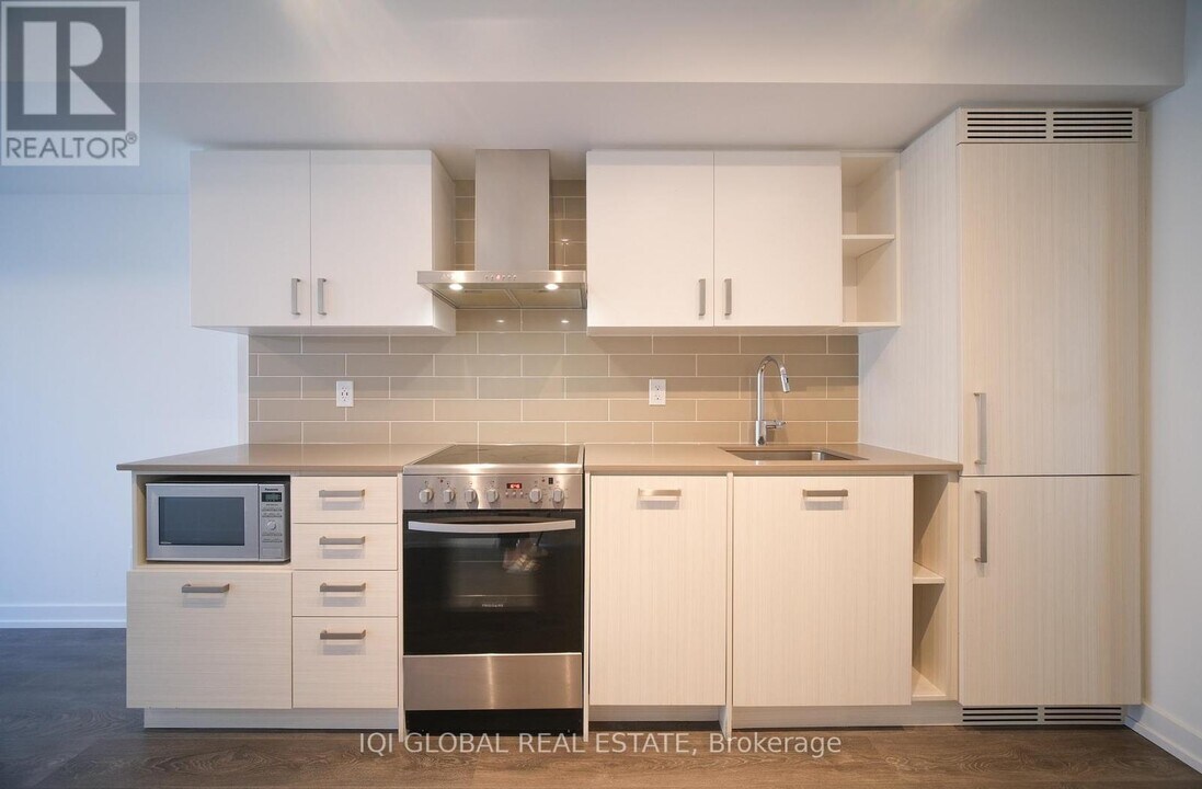 125-125 Redpath Ave in Toronto, ON - Building Photo