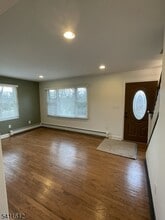 70 Suters Ln in Wayne, NJ - Building Photo - Building Photo