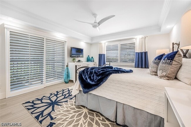 property at 2900 Gulf Shore Blvd N