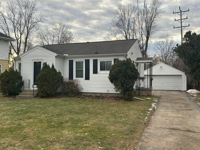 938 Allen Rd in Jackson, MI - Building Photo - Building Photo