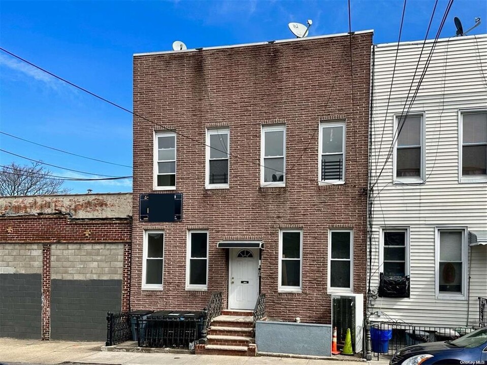 73-23 69th Pl-Unit -2L in Queens, NY - Foto de edificio