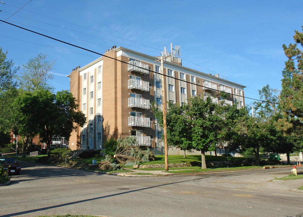 500 S 37th St in Omaha, NE - Foto de edificio