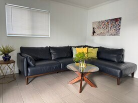 1214 NE 5th Ter, Unit 3 in Fort Lauderdale, FL - Building Photo