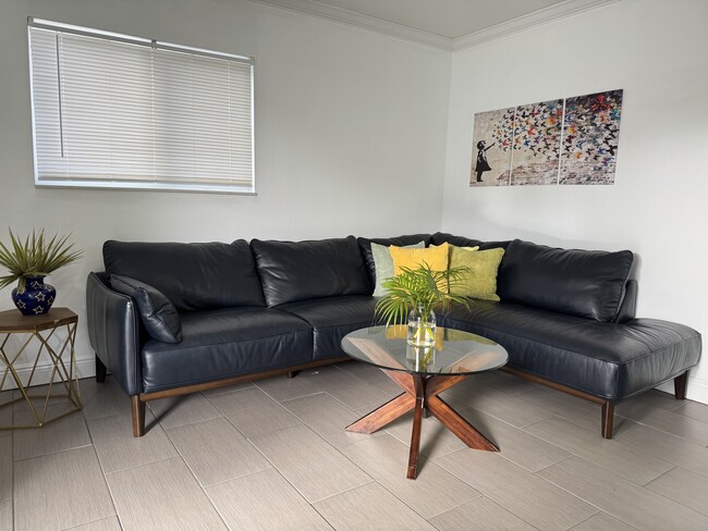 1214 NE 5th Ter, Unit 3, Unit 3