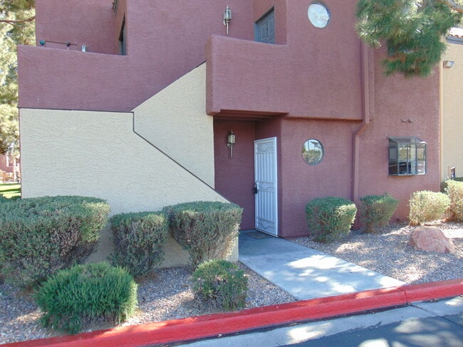 4050 Pacific Harbors Dr in Las Vegas, NV - Building Photo - Building Photo