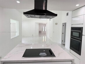 921 SW 112th Ave in Pembroke Pines, FL - Building Photo - Building Photo