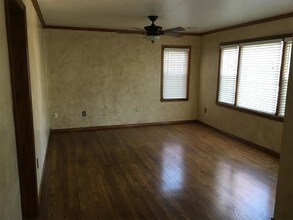 2128 Carlisle Rd in The Village, OK - Building Photo - Building Photo
